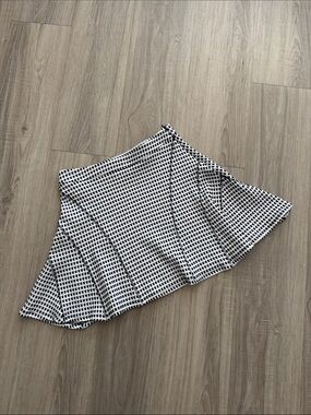 AQUA Black & White Asymmetrical Printed Skirt, S